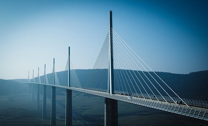 Steel bridge structure and construction